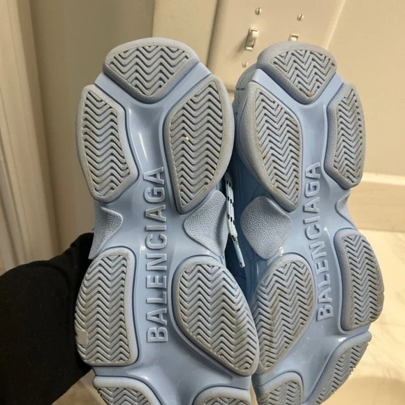 Triple S Balenciaga - Picture 3 of 4